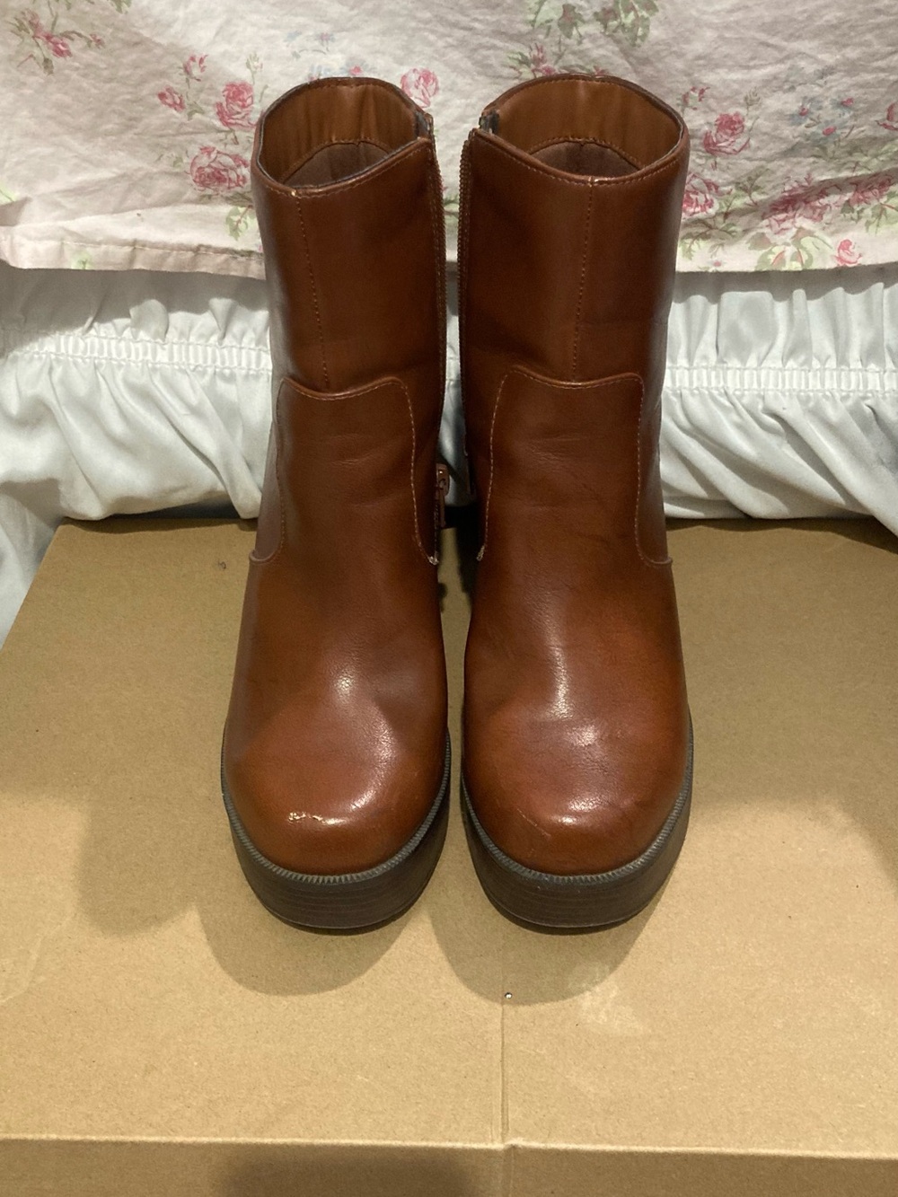 SODA Women’s Brown Faux Leather Ankle Bootie Round Toe Platform Zip Size 7 M - Picture 5 of 7